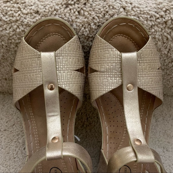 GC Sandals - Picture 3 of 5